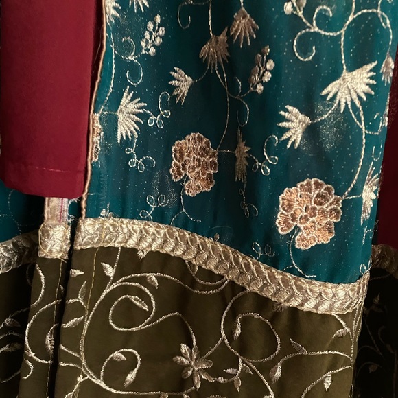 Women’s 4 piece fancy shalwar kameez fully embroidered - Picture 4 of 10